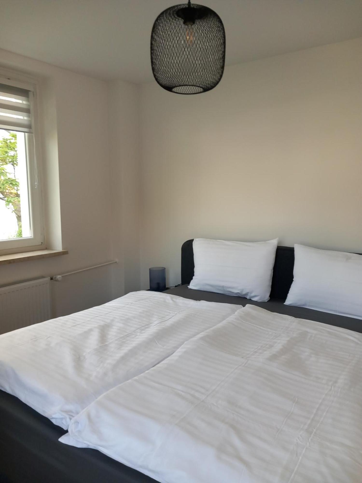 City Apartment Duisburg 1#Netflix &Wlan &Kingsize Bett &Kaffee Maschine & Central & 500M Innenhafen & 2 Min U Bahn Extérieur photo