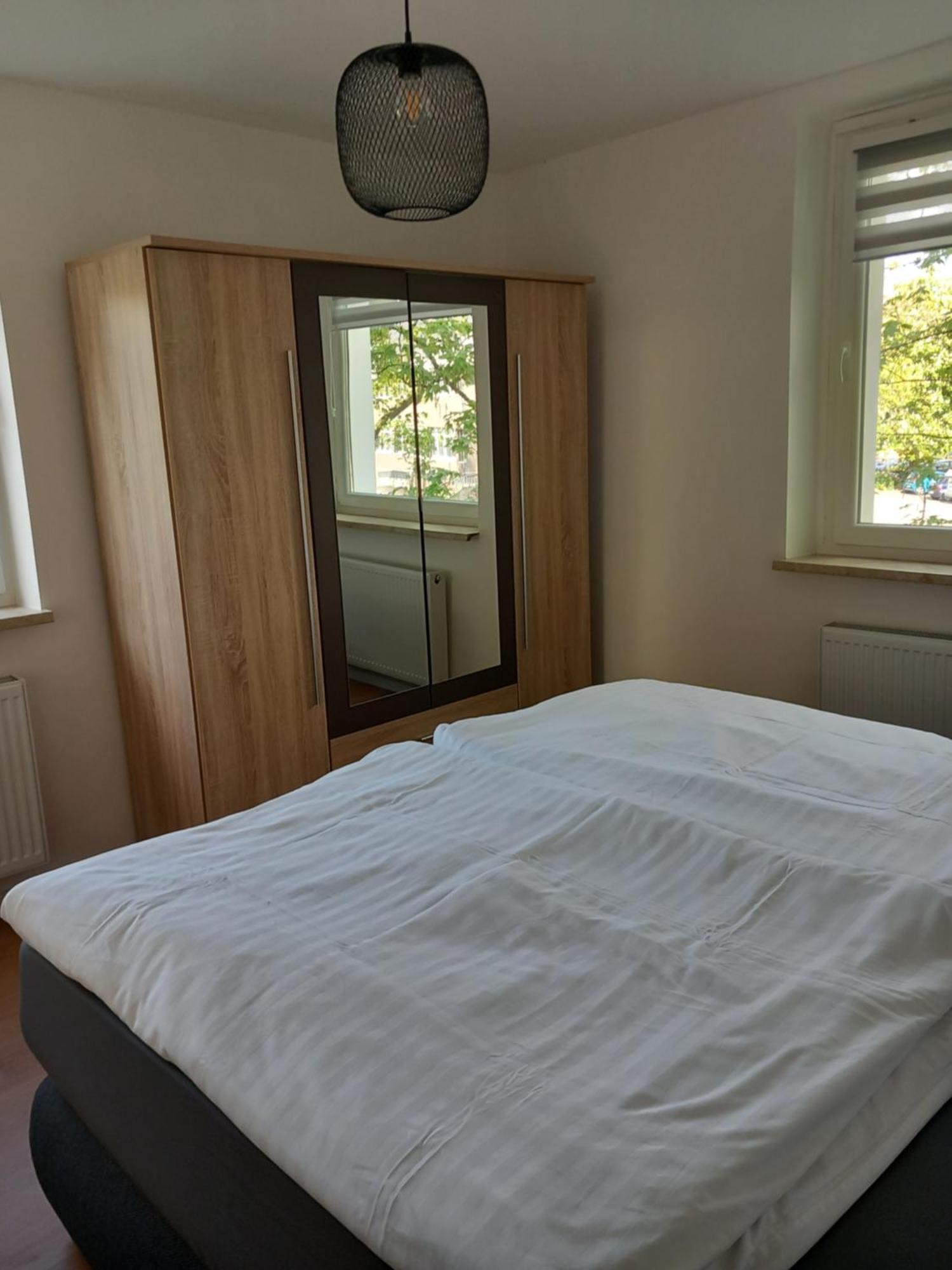 City Apartment Duisburg 1#Netflix &Wlan &Kingsize Bett &Kaffee Maschine & Central & 500M Innenhafen & 2 Min U Bahn Extérieur photo
