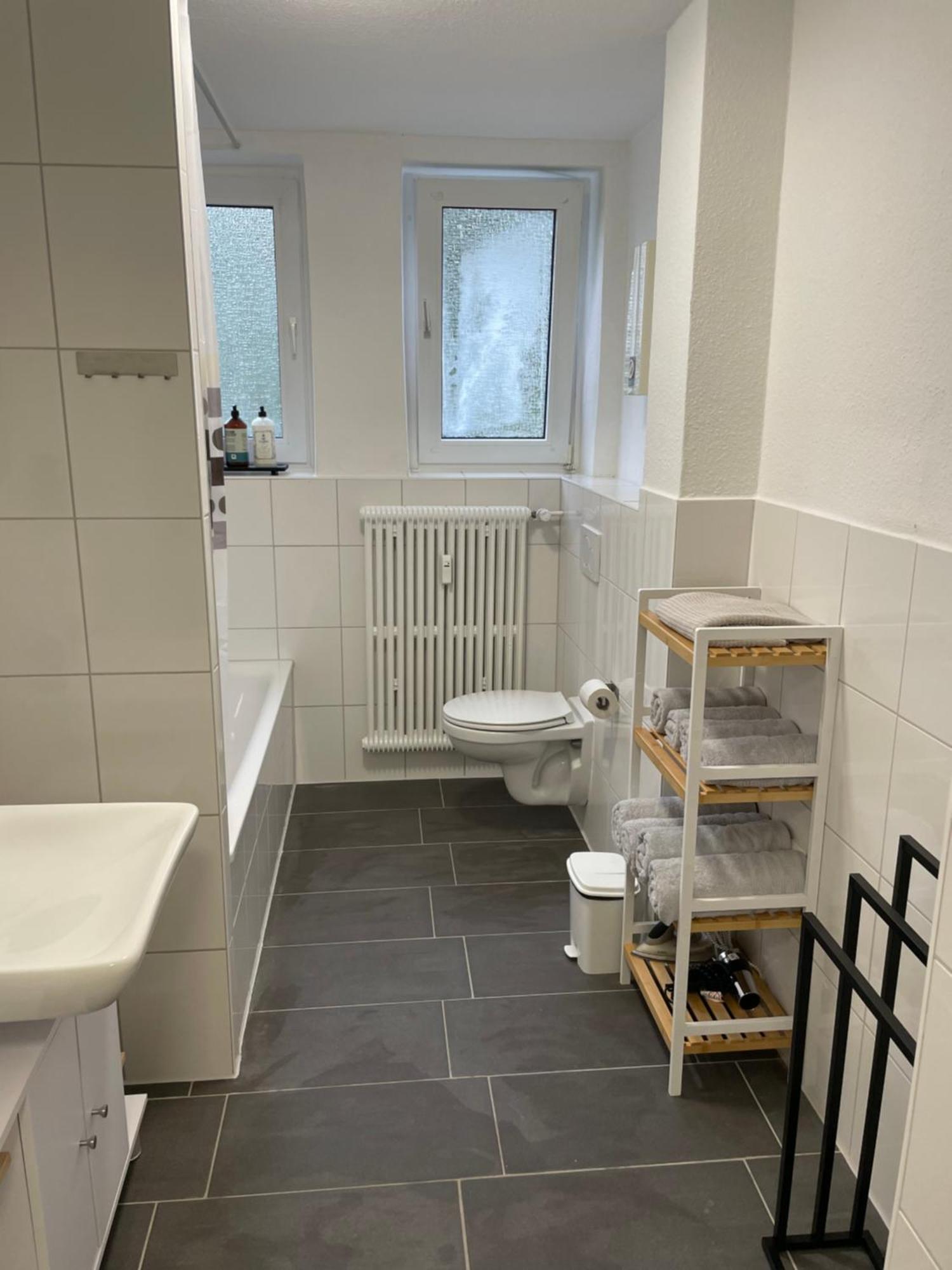 City Apartment Duisburg 1#Netflix &Wlan &Kingsize Bett &Kaffee Maschine & Central & 500M Innenhafen & 2 Min U Bahn Extérieur photo